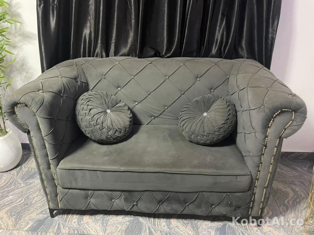 Two sitter and three sitter with pillow